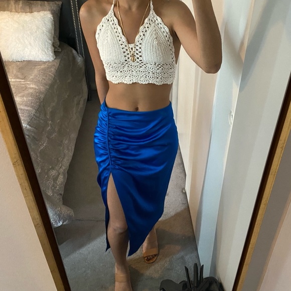 ⭕️ SOLD ⭕️ NEW Zara Electric Blue High Side Slit Satin Skirt - Picture 2 of 10